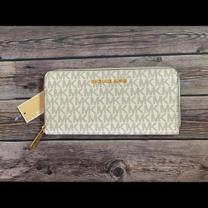 Michael Kors Logo Wallet